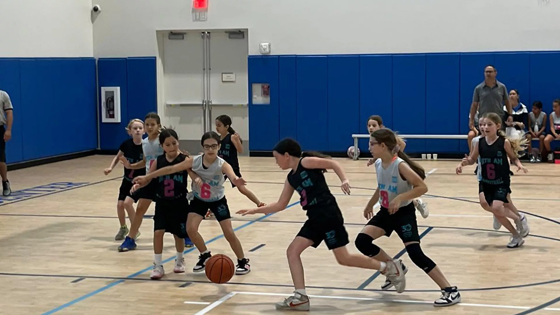 Kids playing basketball 