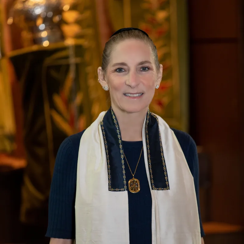 Rabbi Robyn Fisher headshot web